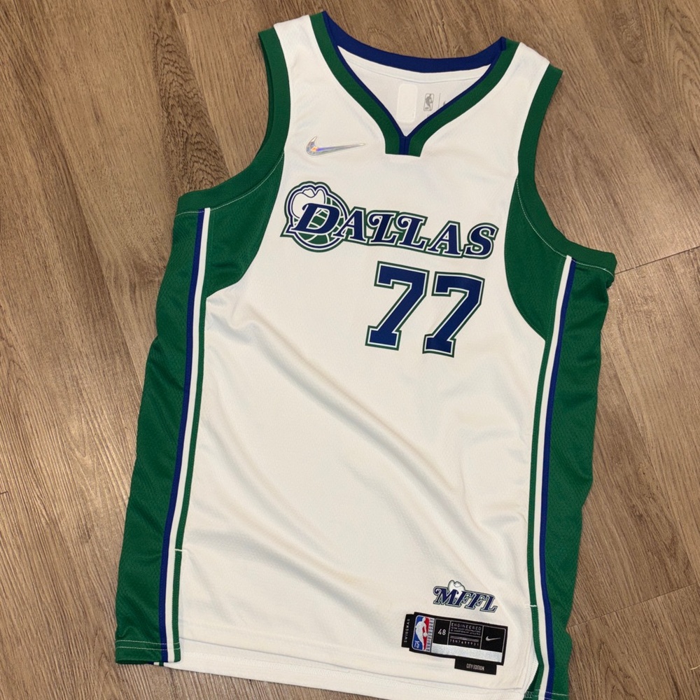Nike White & Green Dallas Mavericks   Jersey #77 Doncic